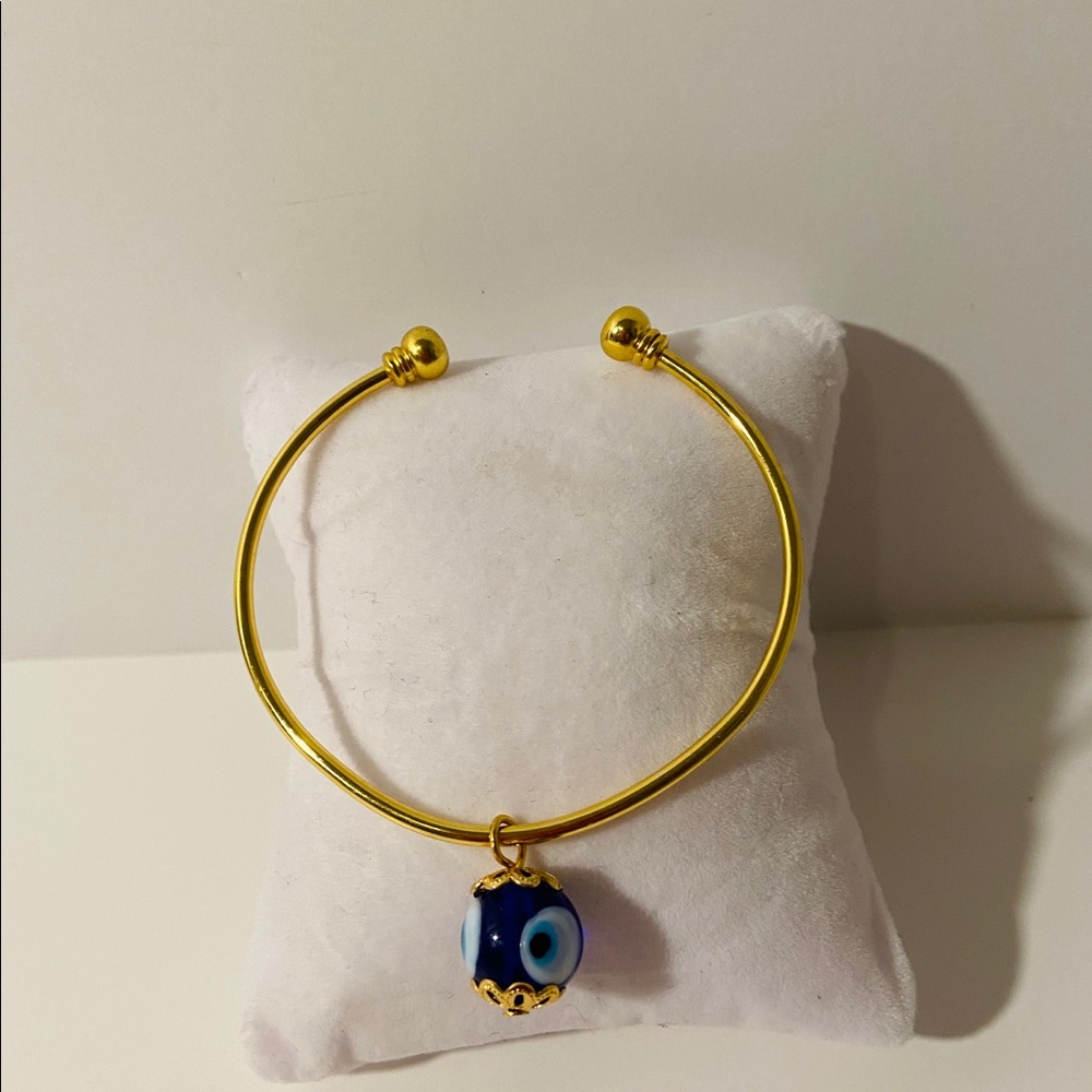 Gold plated Adjustable Turkish evil eye bracelet.